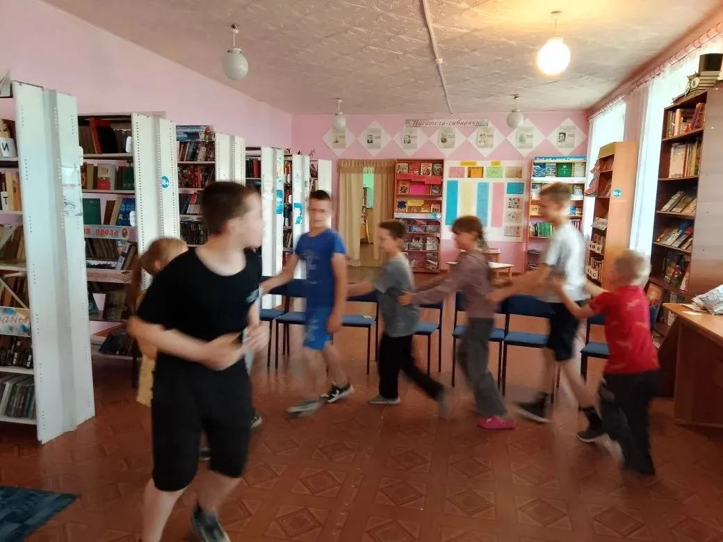 😃В Павловском КДЦ прошла танцевально-игровая программа «Остров развлечений на планете ...