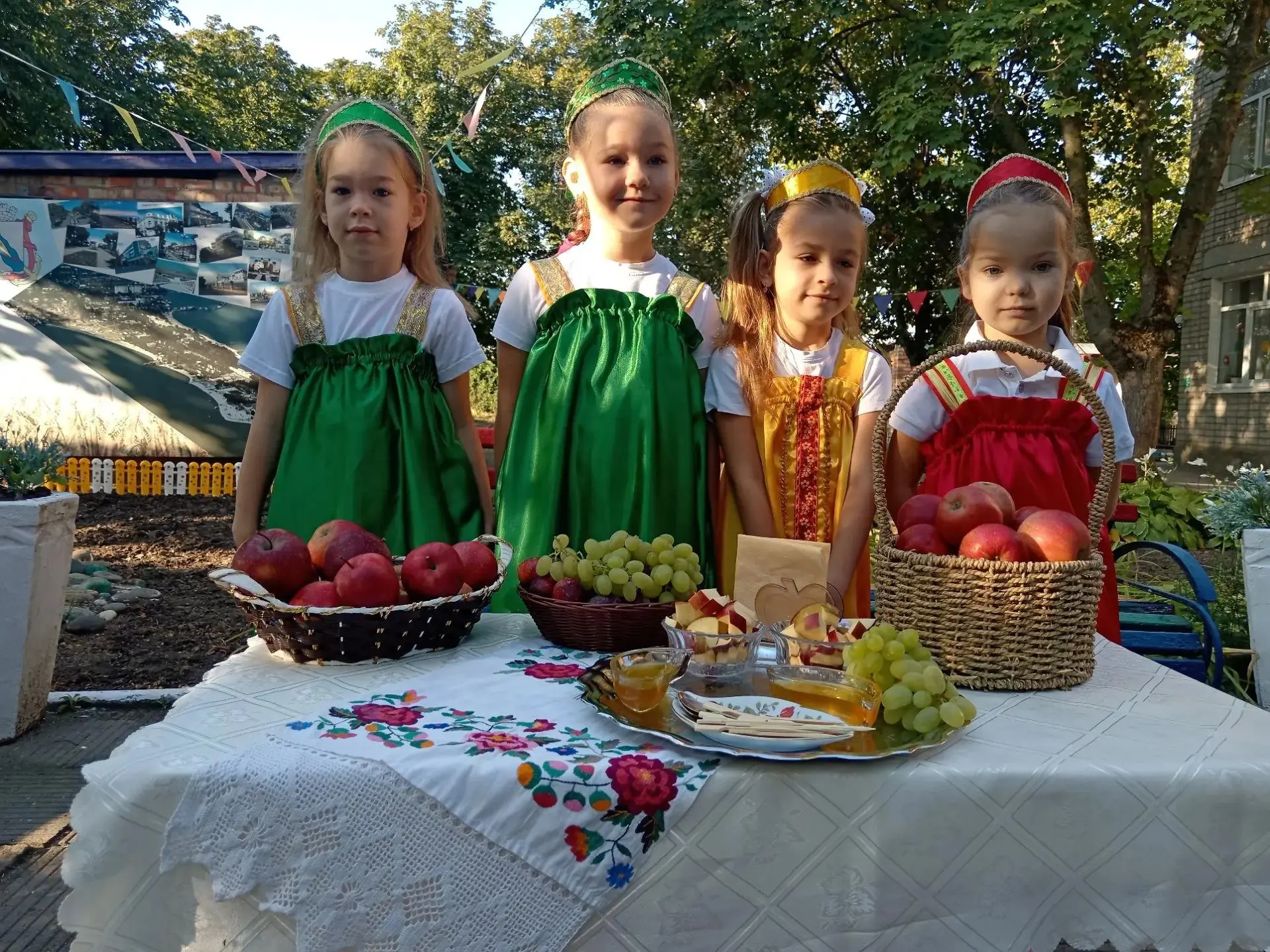 🍏🍎В нашем детском саду прошёл  — Яблочный Спас! Ребята познакомились с традициями это...