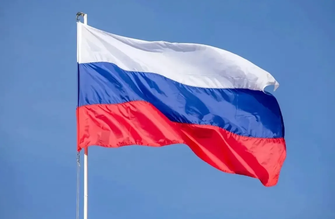 🇷🇺 В Благовещенске обновили российский флаг 🇷🇺