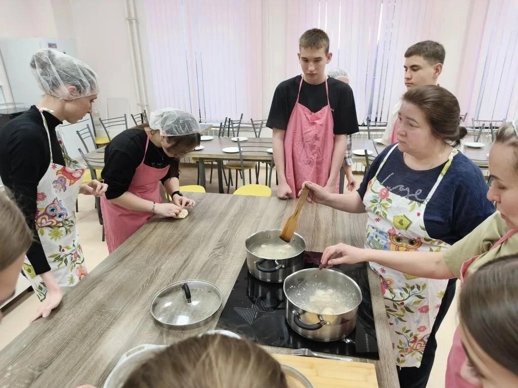 Готовим вместе с родителями ✨  Для ребят и родителей 8Е2 класса прошёл настоящий кулинарный праздник
