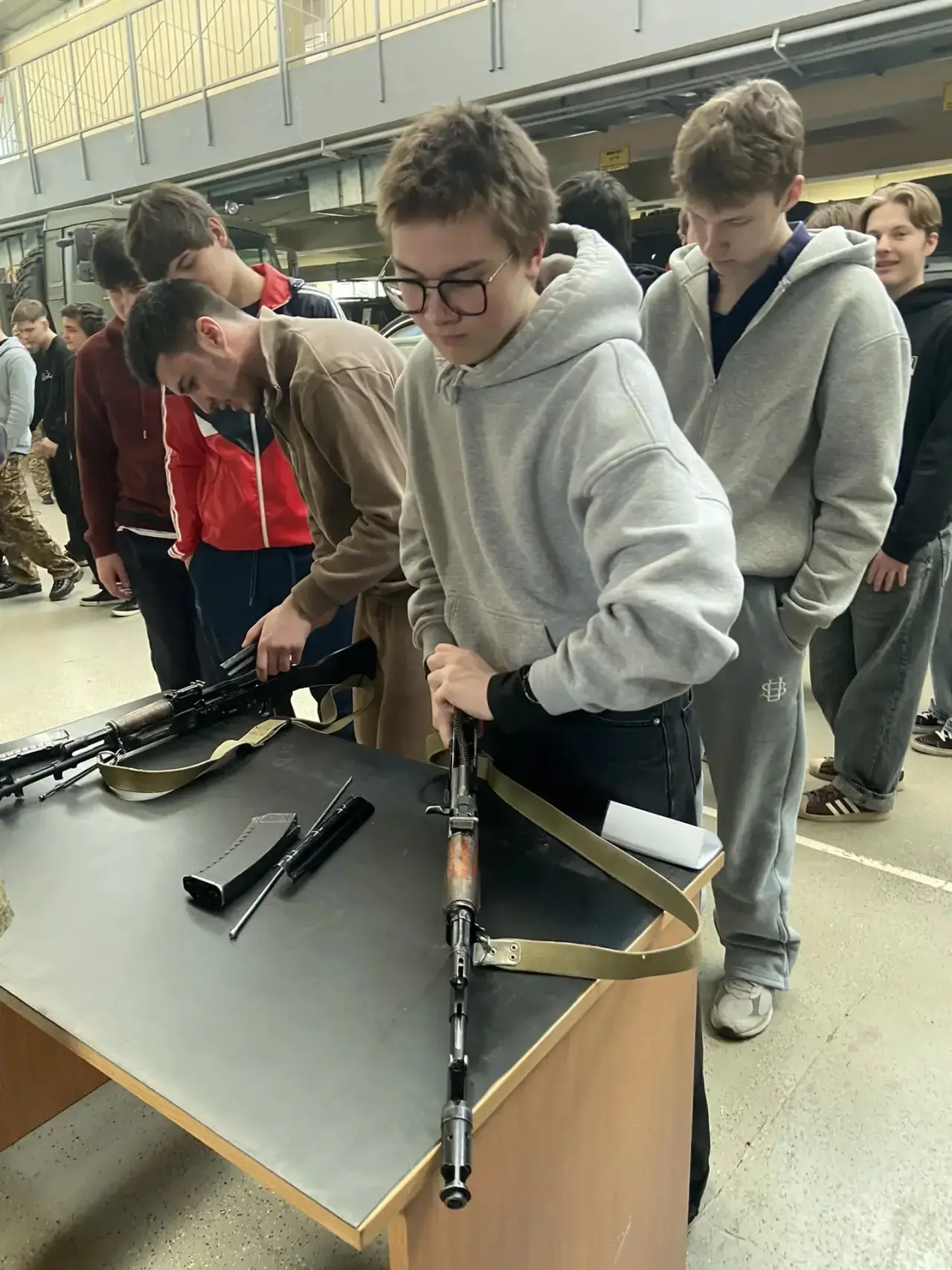 💫 Участие в военных сборах  🌟 Ученики 10 классов нашей школы приняли участие в сборах на базе Семено