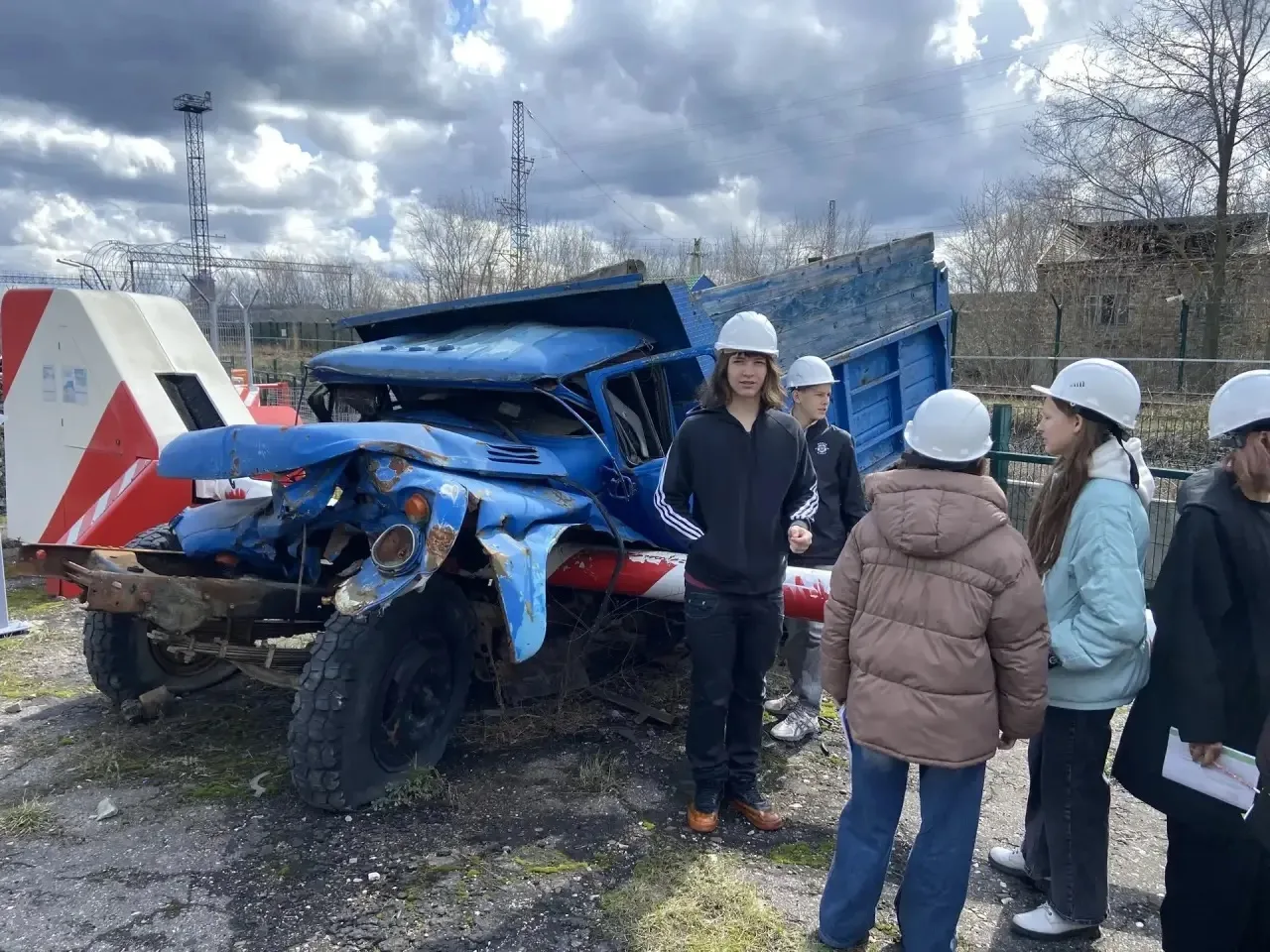 👷‍♂️ 10 апреля обучающиеся 9 "В" класса совершили увлекательную и познавательную экскурсию на одно и