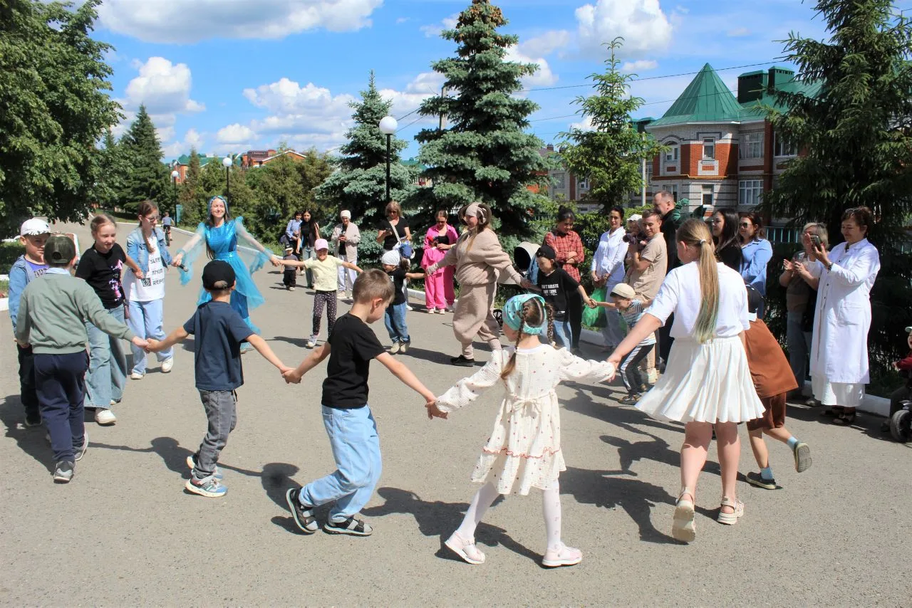 ☀🎈1 июнь - Халыкара балаларны яклау көне уңаеннан, Район балалар китапханәсе хезмәткәр...