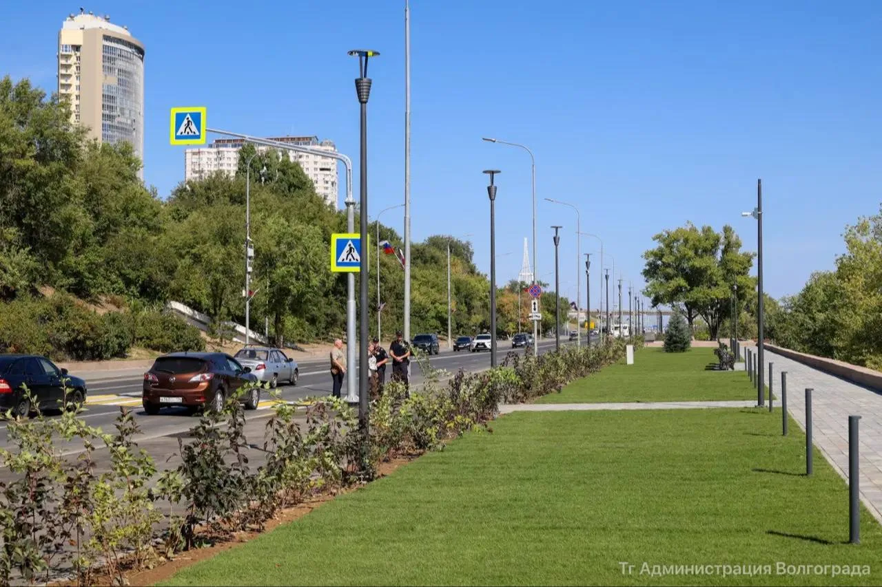 На нижней террасе Центральной набережной в Волгограде открывают новую парковку почти на...