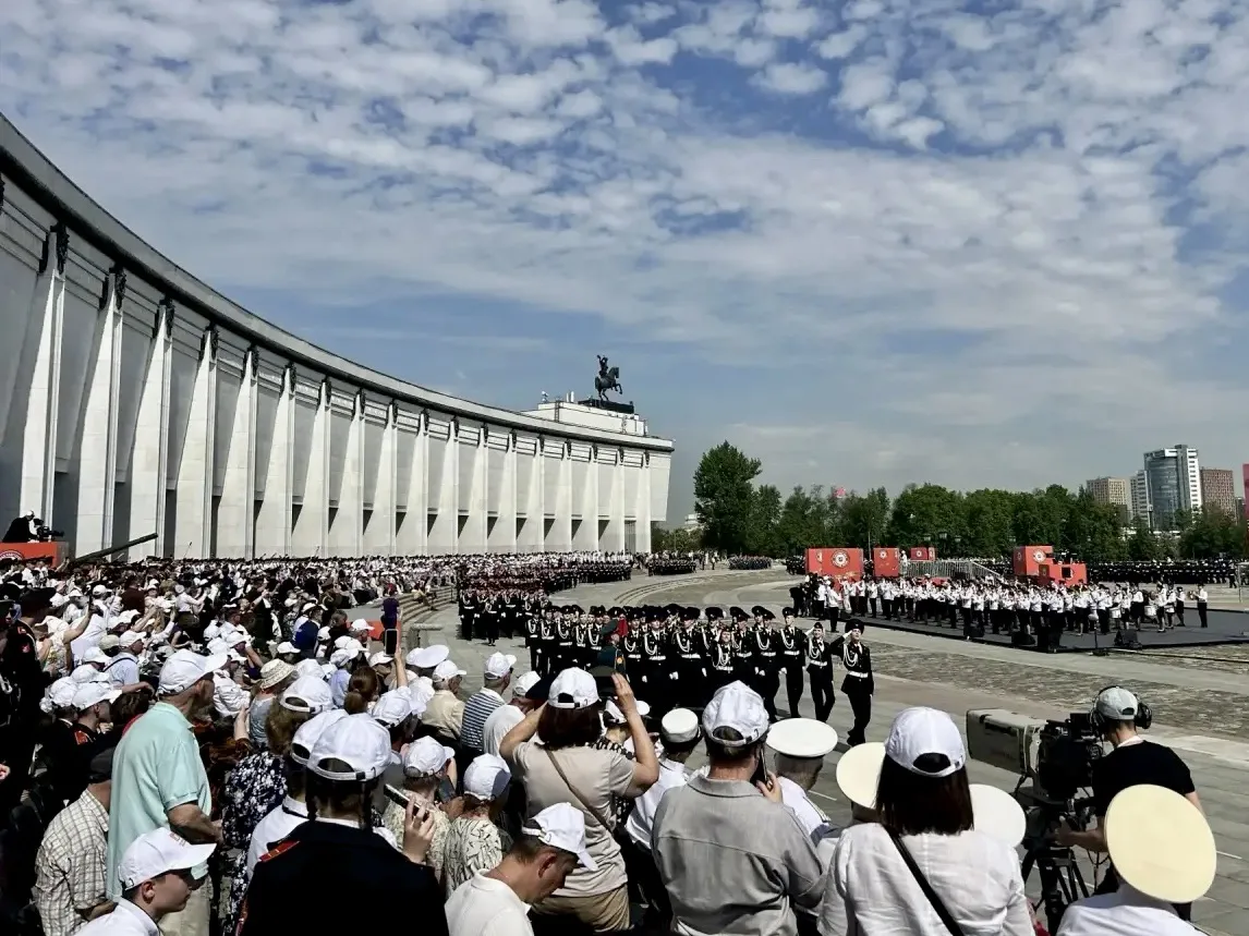 ⭐ Наши кадеты на Параде кадет Москвы на Поклонной горе!  Кадеты 7-х и 8-х классов нашей школы принял