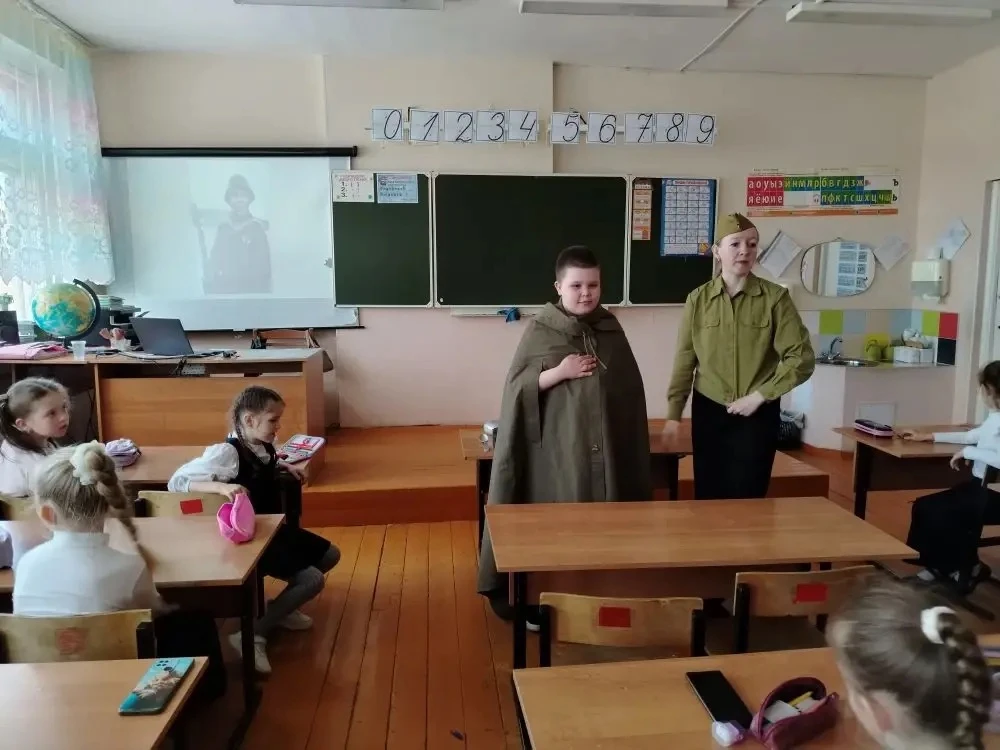 В преддверии Великого праздника - Дня победы учеников 1 "Б", 1 "Е" и 1 "Г" посетил сотрудник Национа