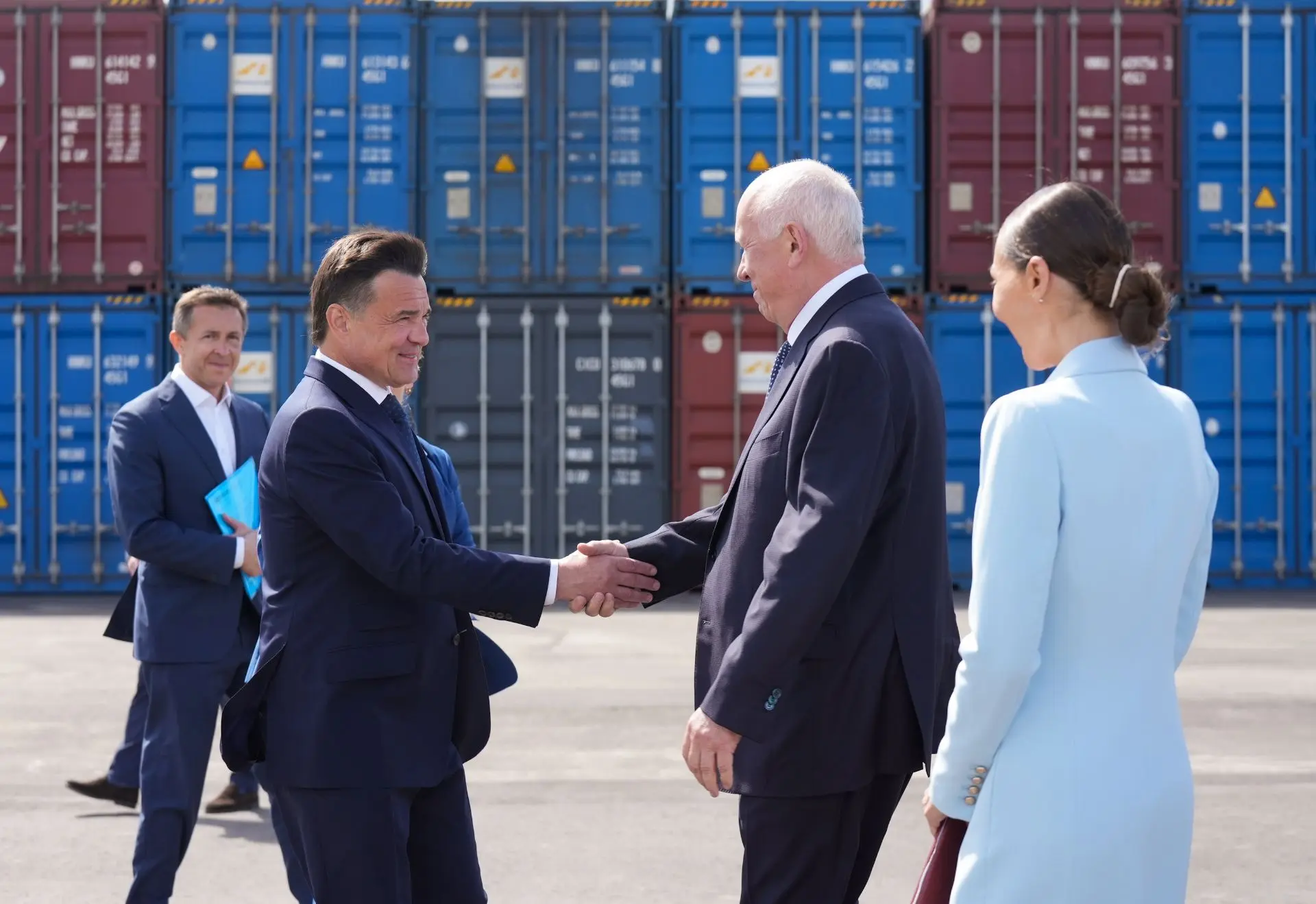 🚛 Ростех запустил портальный ИДК в Подмосковье.  Губернатор Московской области Андрей Воробьев и ген