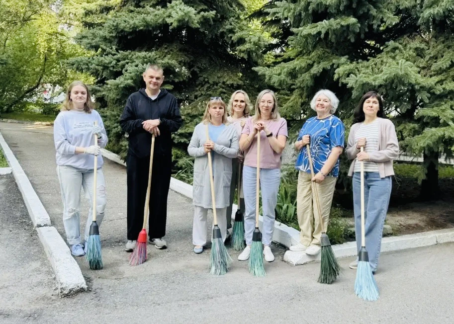 На этой неделе в рамках общегородских акций «Чистый четверг» и «Санитарная пятница» МБУ...