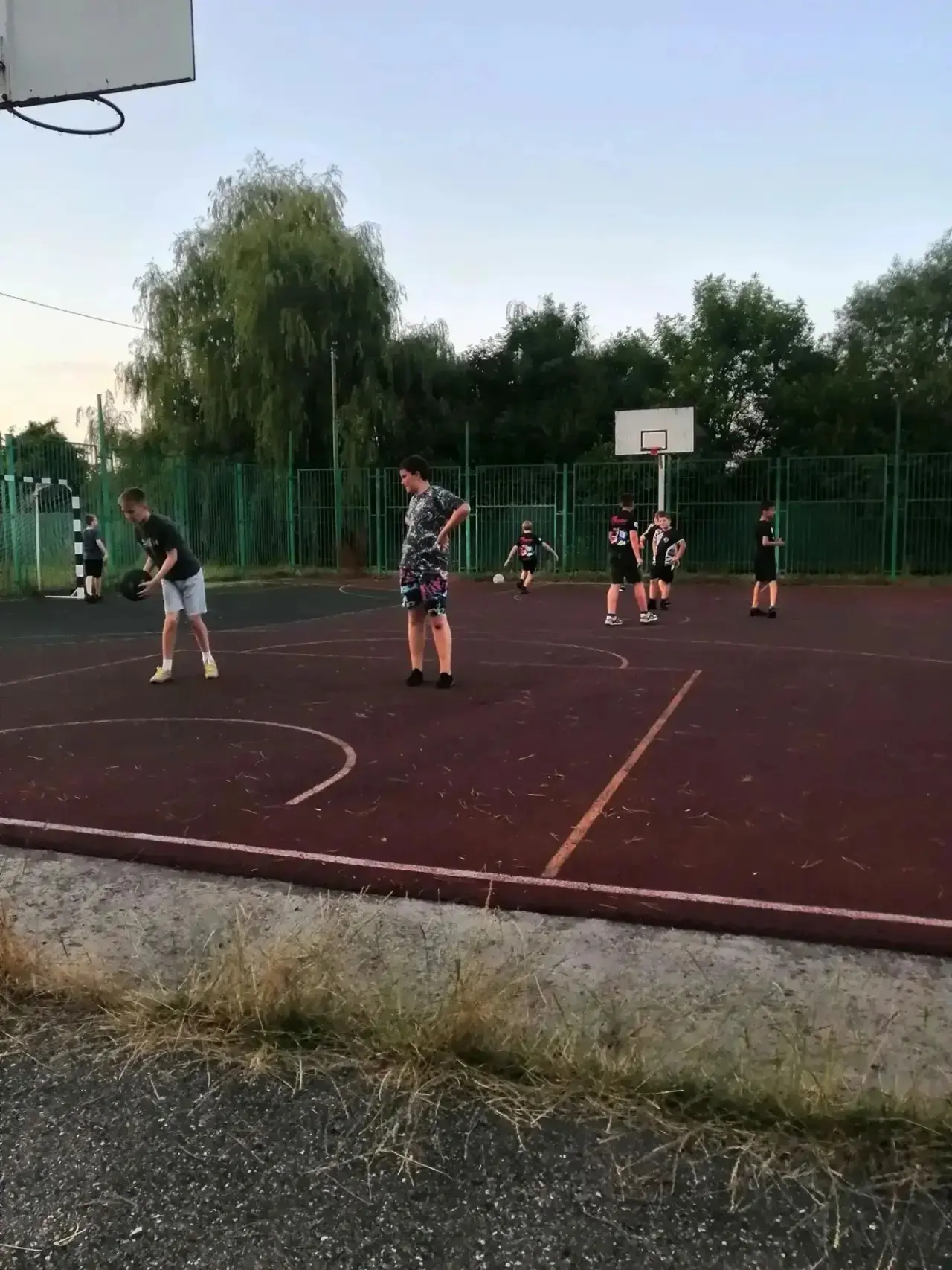 🏃‍♂️ Спортивно-досуговая площадка продолжает работать для учеников 1–10 классов!