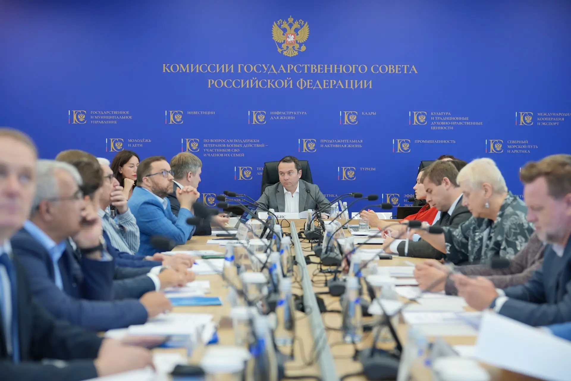 Многолетняя мерзлота - это в буквальном смысле фундамент многих арктических городов. И ...
