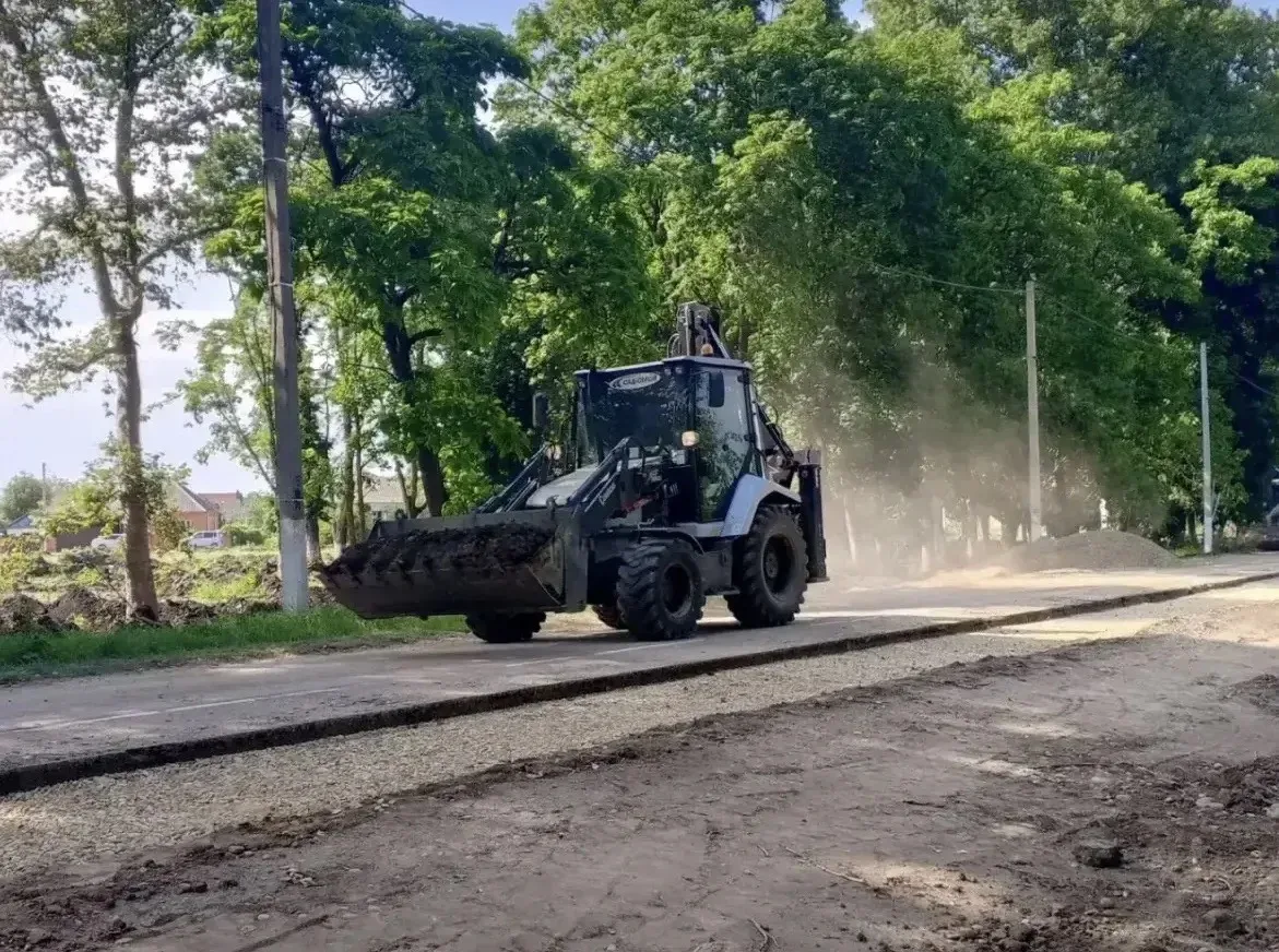 🌳В Курганинске продолжается благоустройство общественных пространств в рамках федеральных программ

