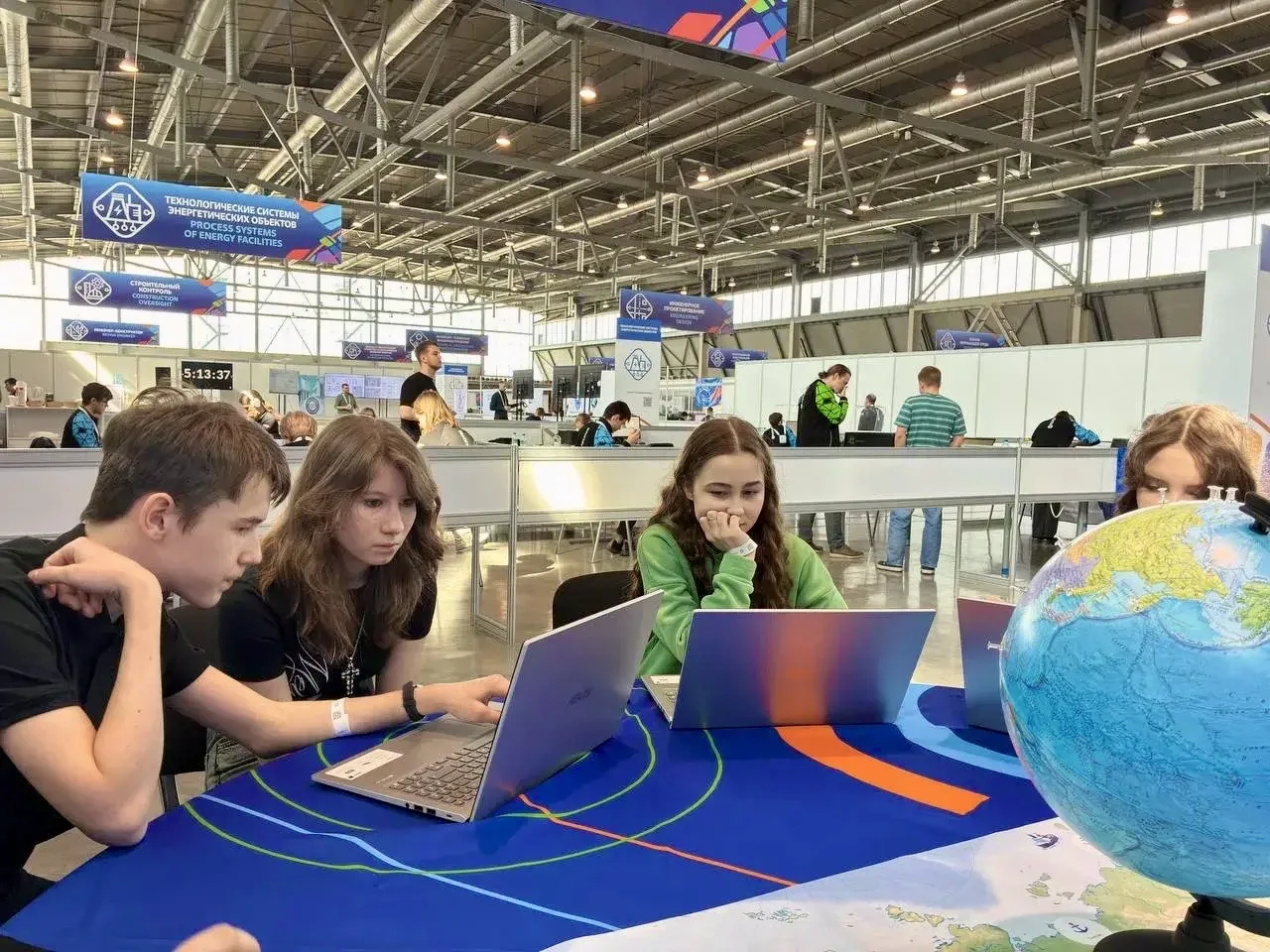 ✨ Сегодня обучающиеся 8И класса посетили масштабное мероприятие - «Atomskills 2026» в Екатеринбург-Э