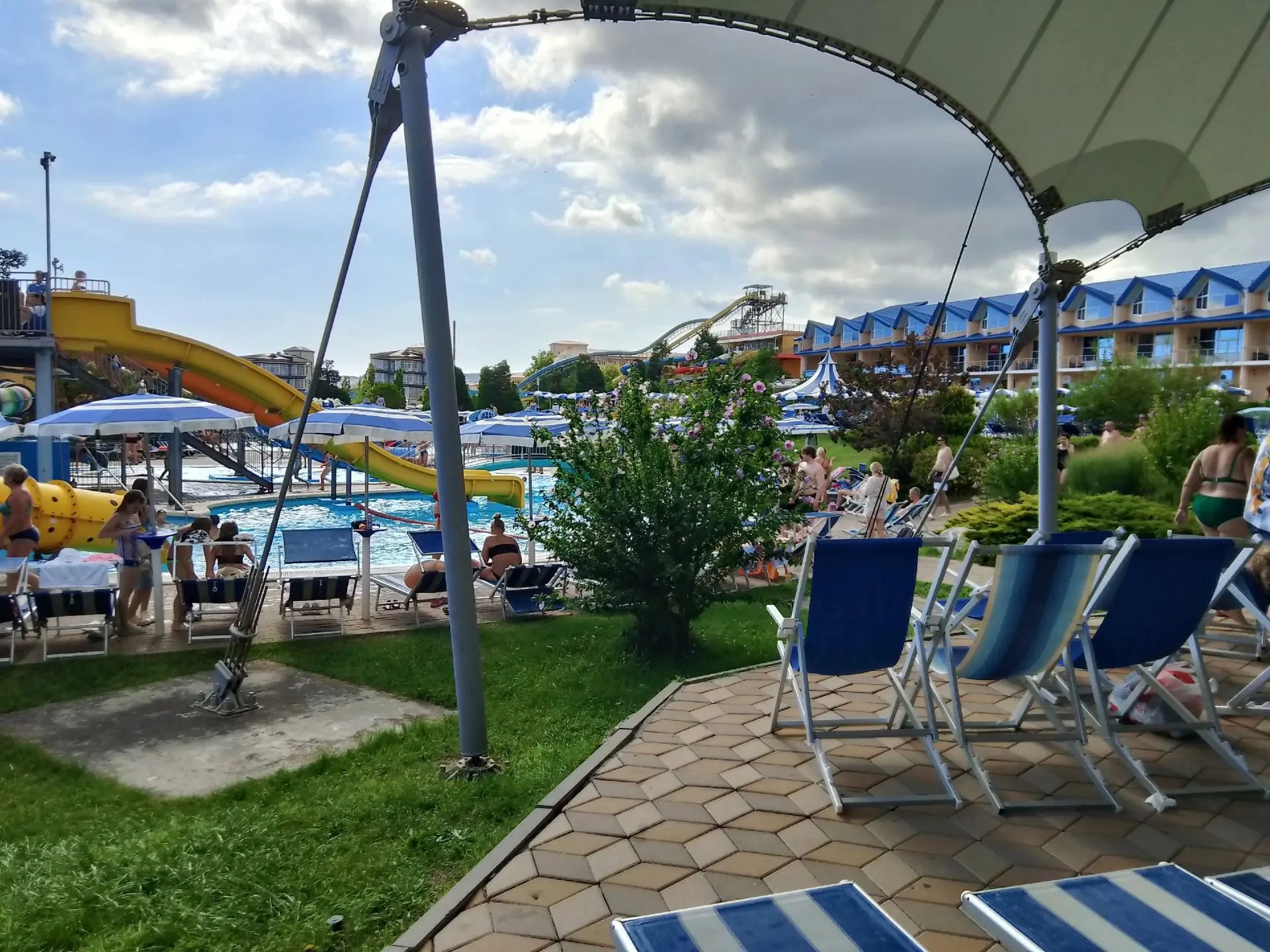 🏄‍♂️  ПРИВЕТ С ЮГА !🤩
Наши воспитанники добрались до аквапарка! Море впечатлений, водные горки и о