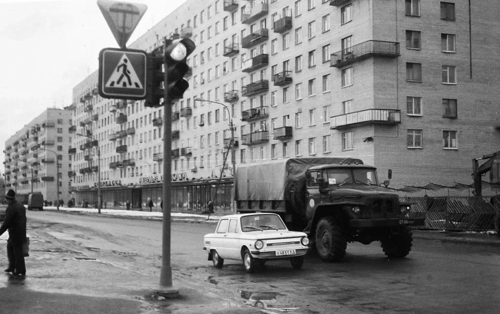 Колпино в 1989 году: улица Веры Слуцкой на старом снимке