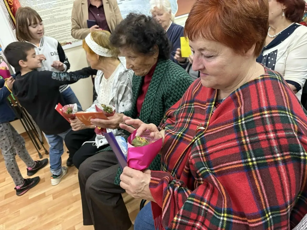 💛 В Михайловке прошла праздничная программа «Ваш возраст золотой»
