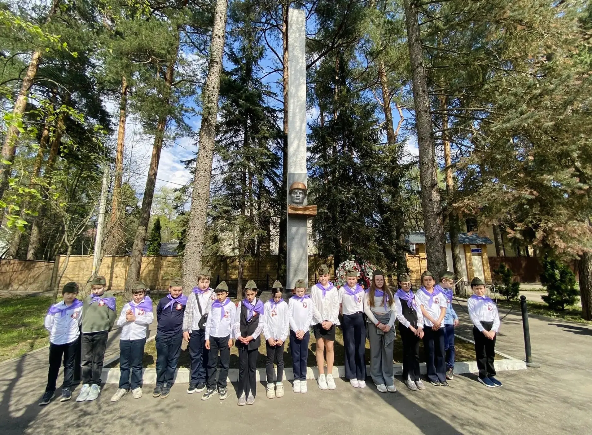 📌 Патриотическая акция «Красные гвоздики»  🕊️ В преддверии священного праздника Великой Победы наши 