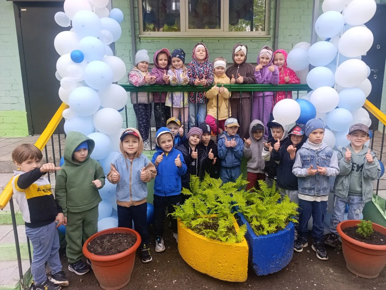 Сегодня в нашем саду, в гр. "Сказка", прошёл тёплый и яркий праздник, посвящённый Дню защиты детей. 
