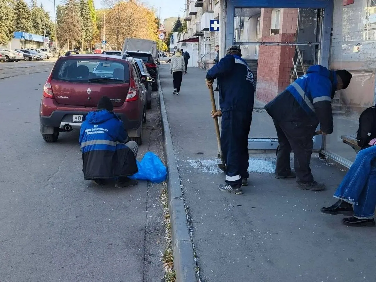 В Саратове неизвестные разгромили остановку