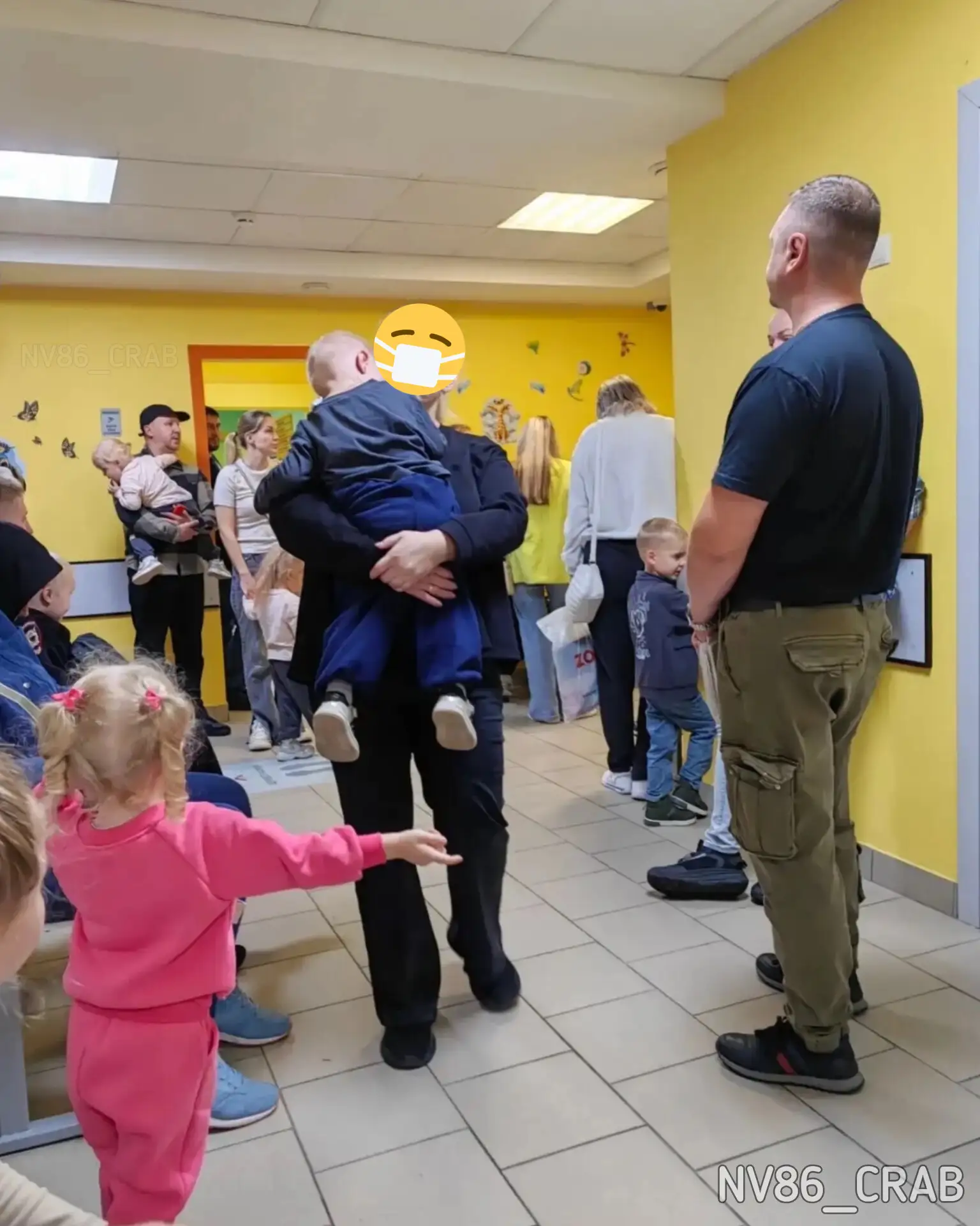Здравствуйте, выложите, пожалуйста, этот бардак в 7-й детской поликлинике. По живой оче...