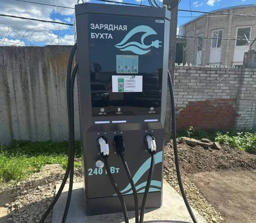 ⚡️ 240 кВт под Красным Селом

В Лаголово заработала «Зарядная бухта».  Быстрая станция на 240 кВт пр