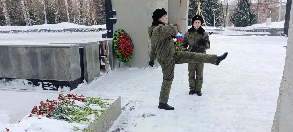 🔁 Репост:  🇷🇺В предпраздничные дни Вахту Памяти несли курсанты караула МАОУ СОШ № 222 Центрального о