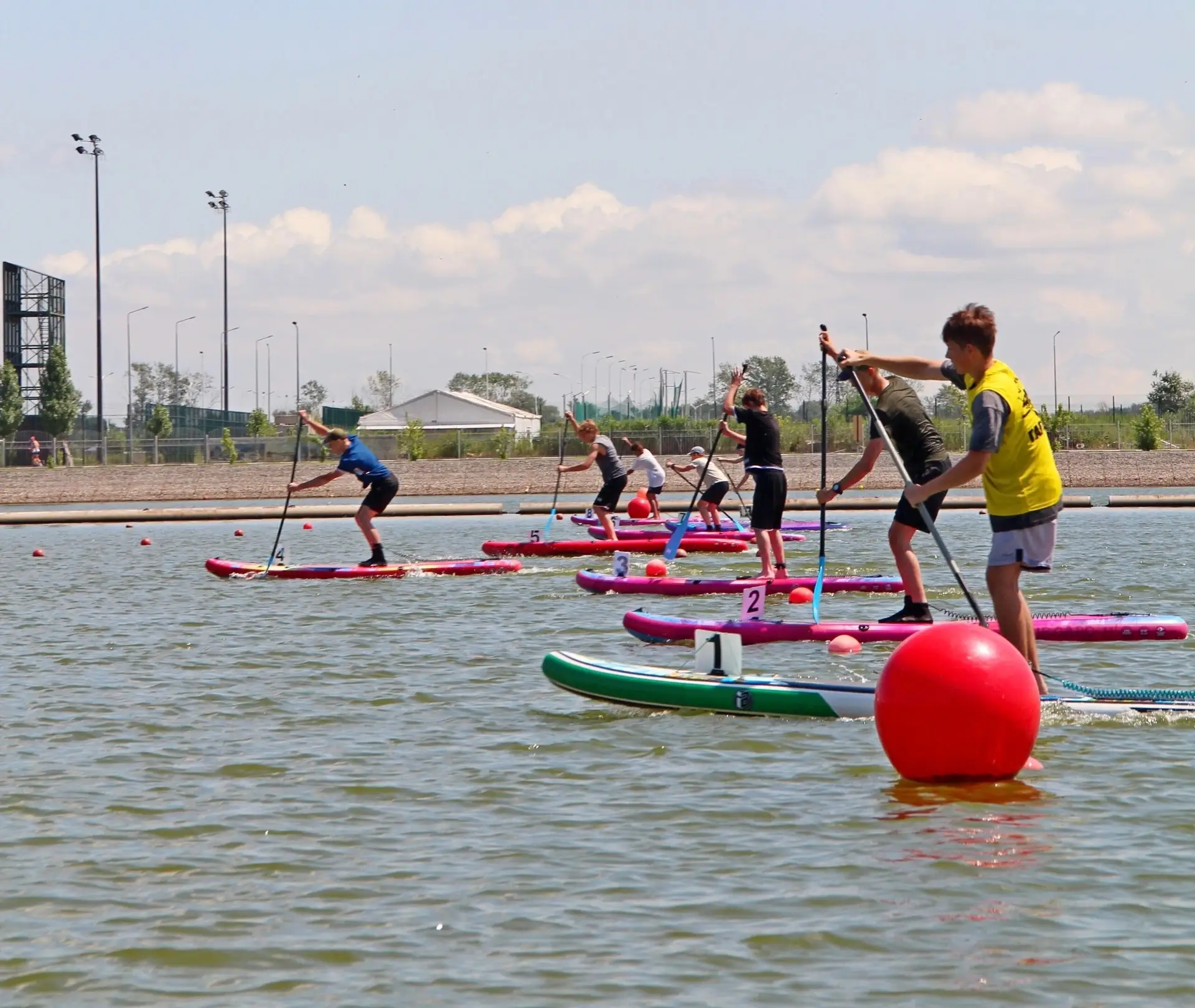 На "Гребном канале прошел фестиваль «SUP-Ростов Юниор». 
 
Около 40 юных спортсменов из Ростов-на-До