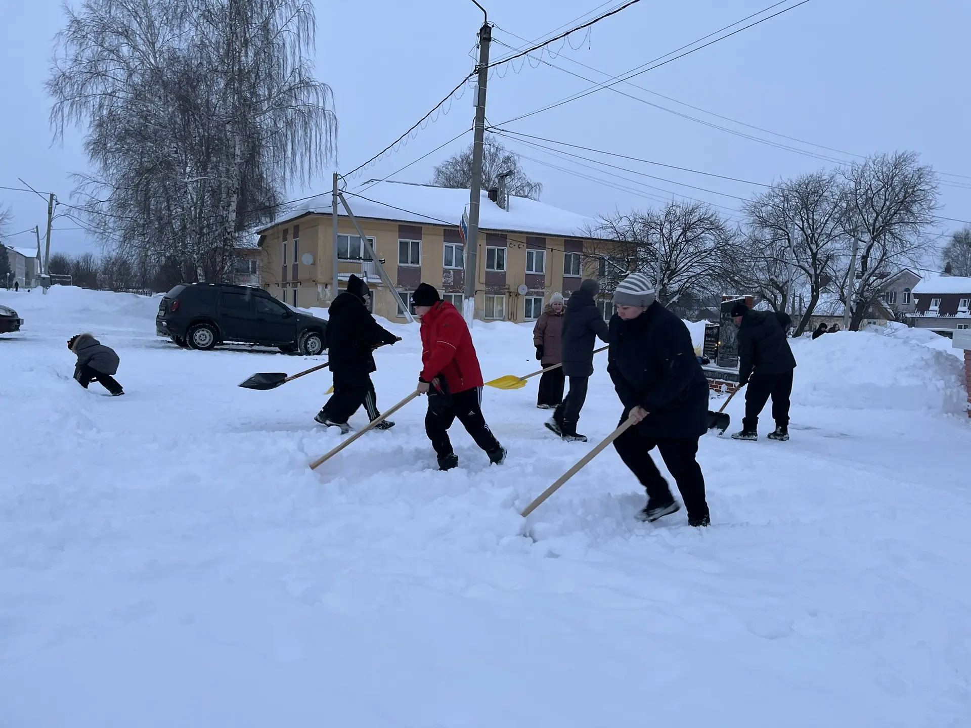 Почистить памятники от снега – значит сохранить нашу историю!!!