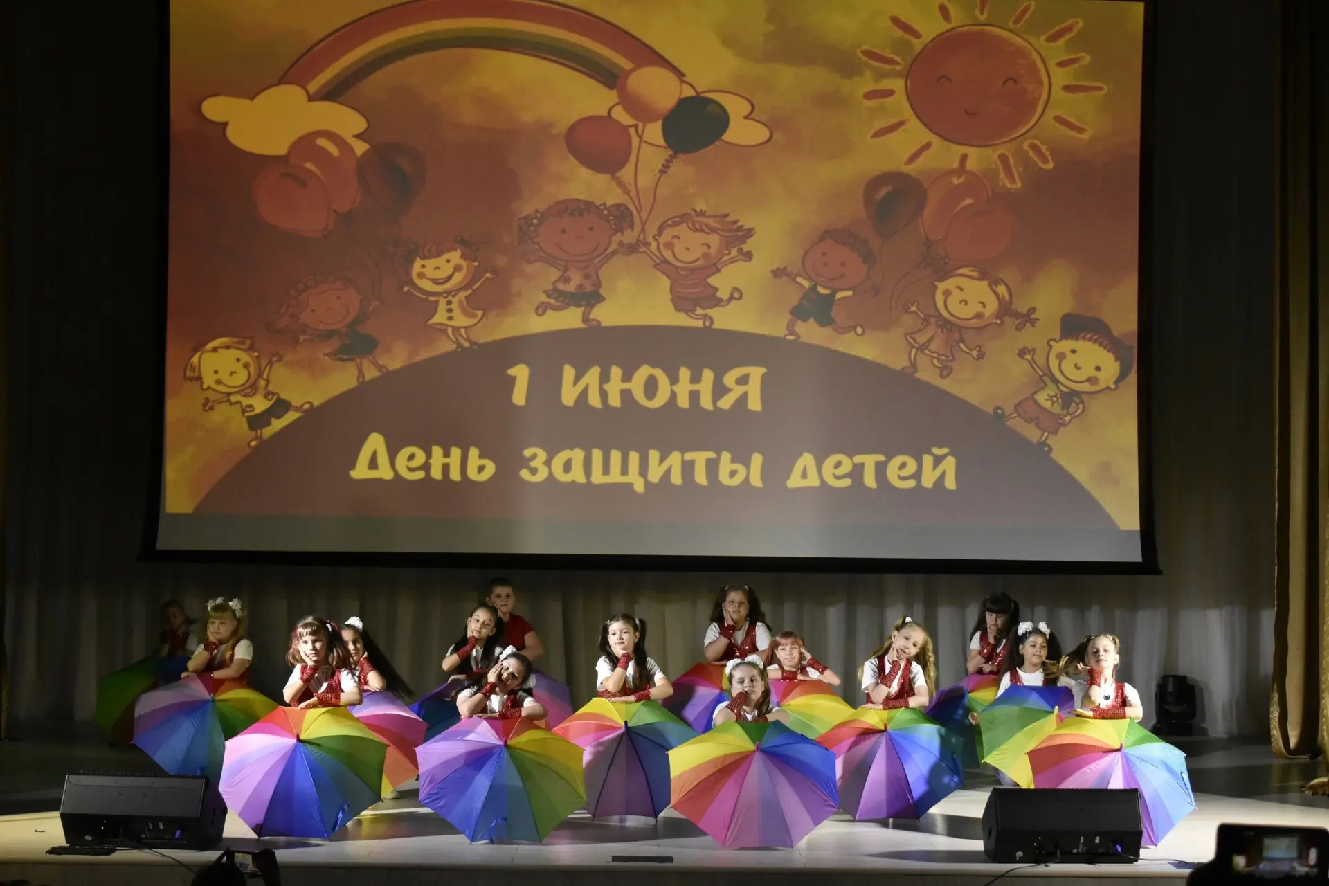 Наши ребята здорово проводят время в летнем пришкольном лагере "Радуга" на базе нашей ш...