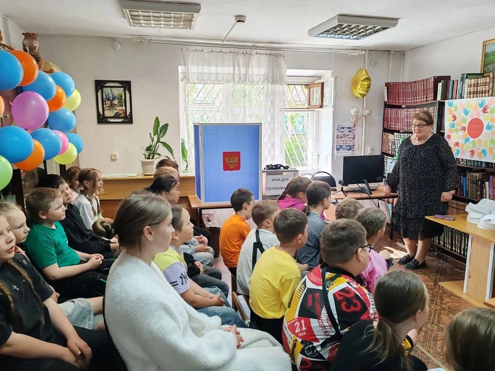 ✅ ДНЕВНИК ЛАГЕРЯ "ЛУЧИКИ"
🔔 День 5. День народного творчества

10 июня. Ребята ходили в библиотеку.