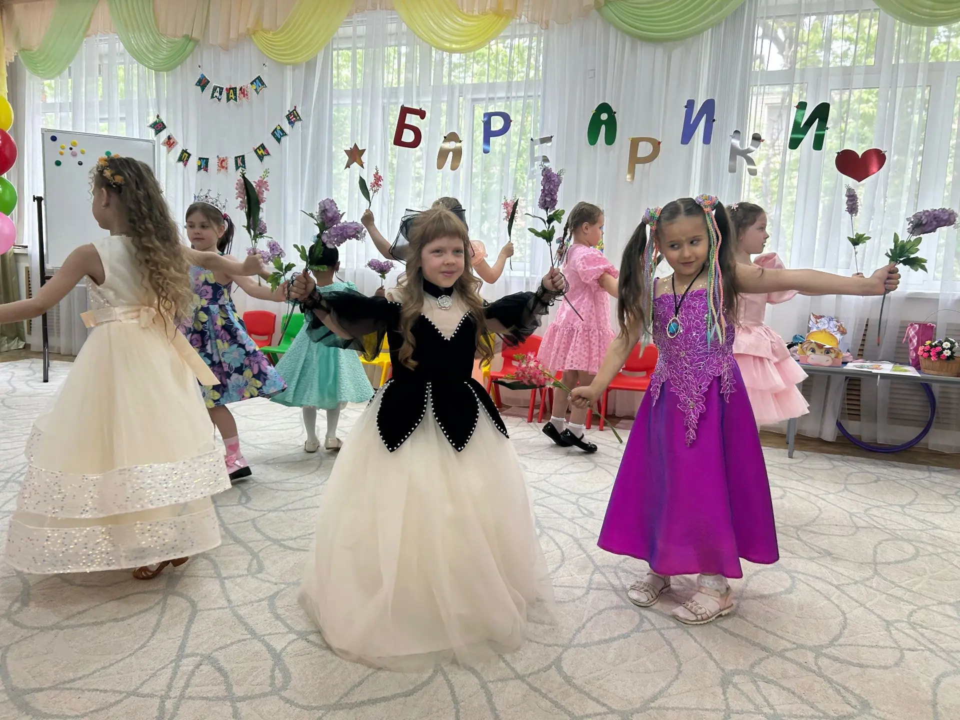Наши выпускники, в добрый путь! 
⁣
Вот и отгремели наши выпускные балы, оставив за собой шлейф трога