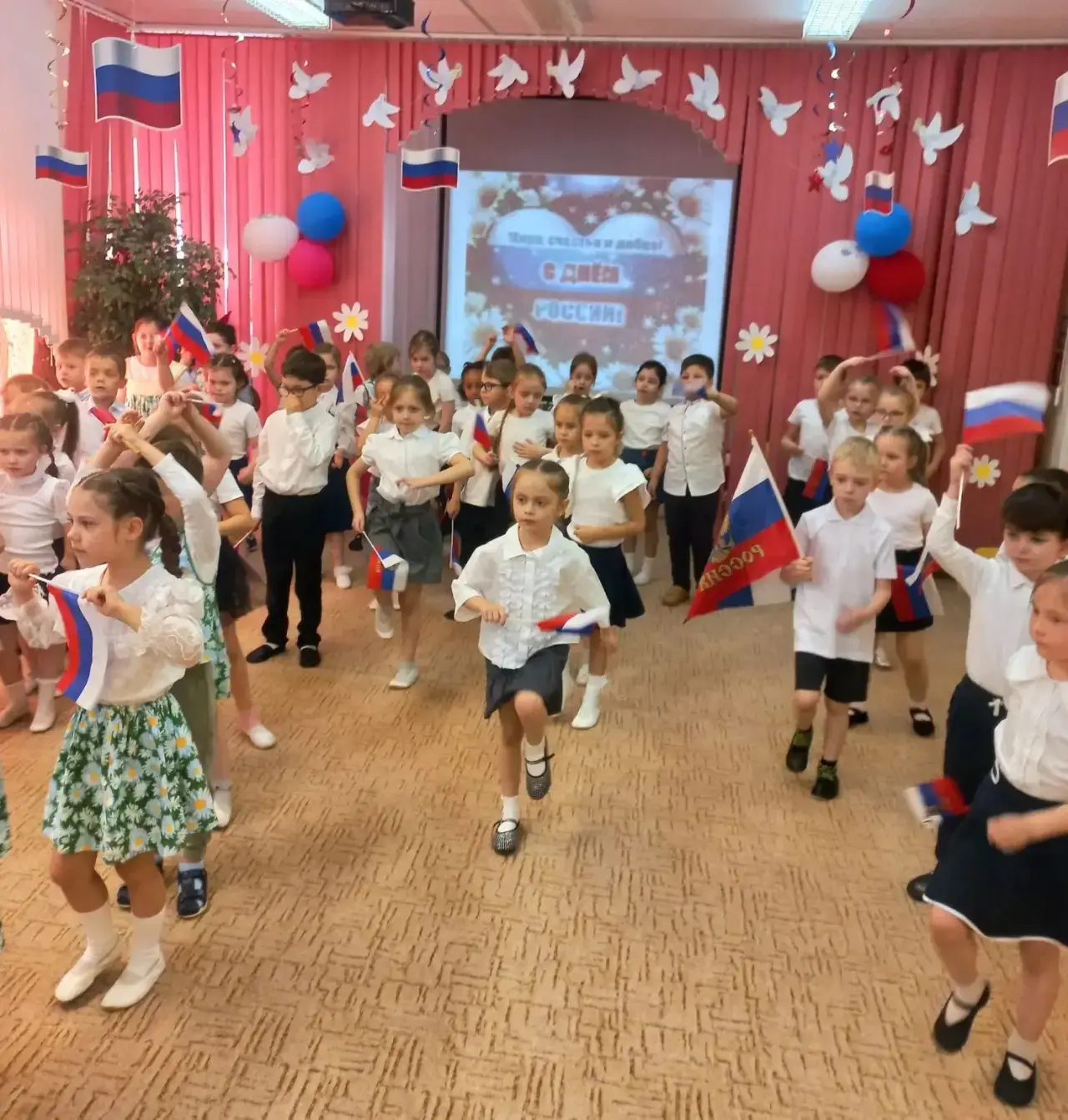 🇷🇺 С Днём России!

Этот день- не просто дата в календаре. Это напоминание о том, как велика и прек