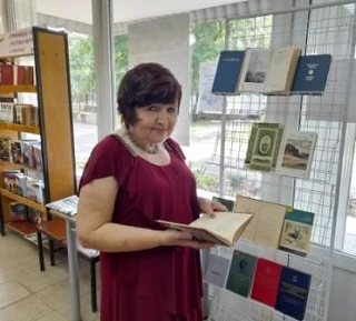 📚🎤В читальном зале сада «Липки» прошел литературно-музыкальный вечер в формате «откры...