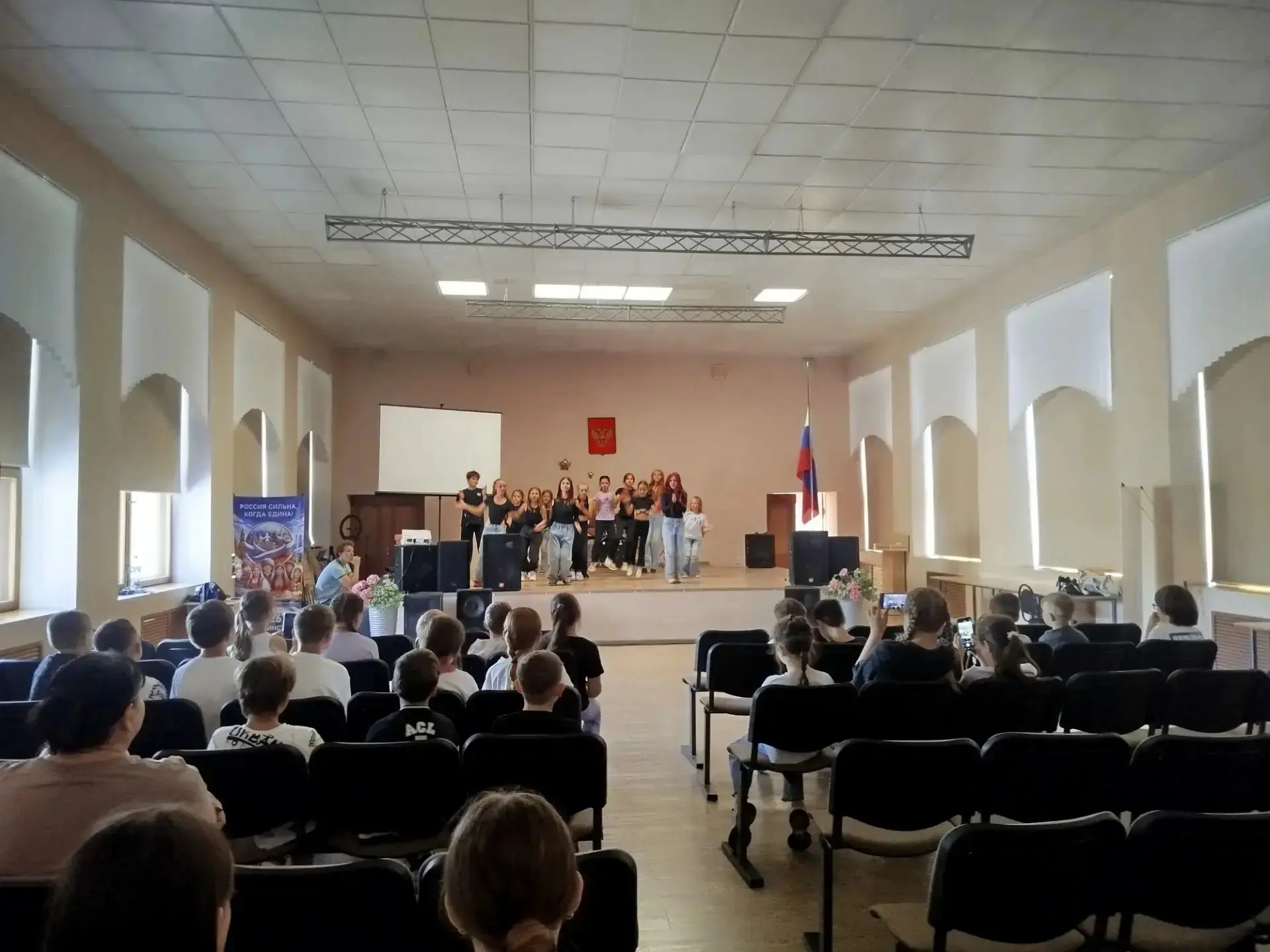 🎉 День, который останется в сердце: закрытие смены и День молодёжи в лагере «Солнышко»! 🎉

Этот де