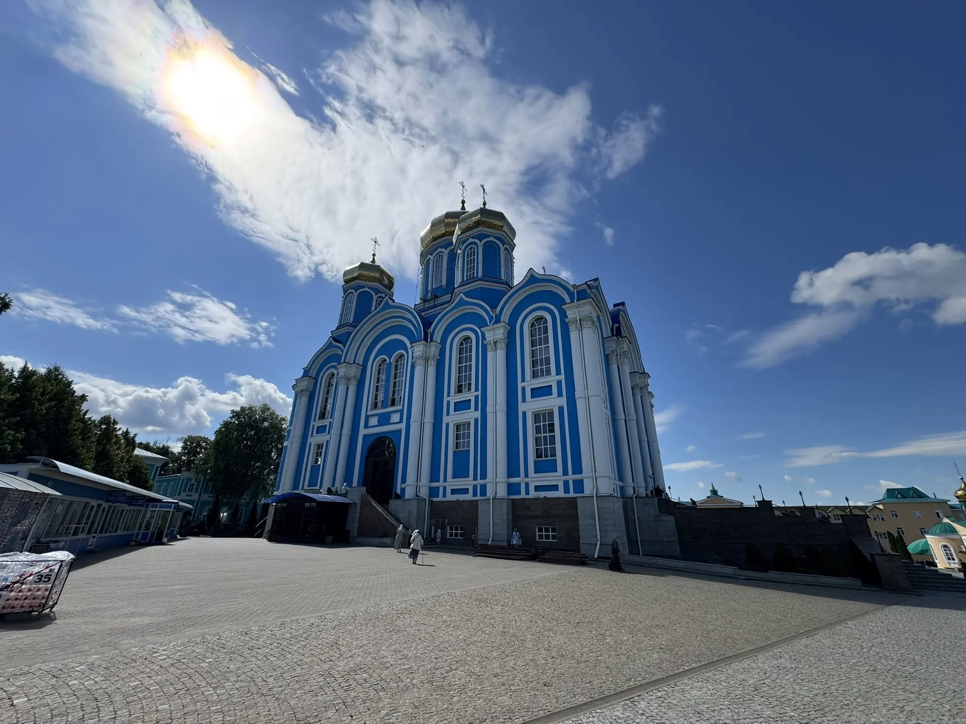 С воскресным днём всех православных верующих!