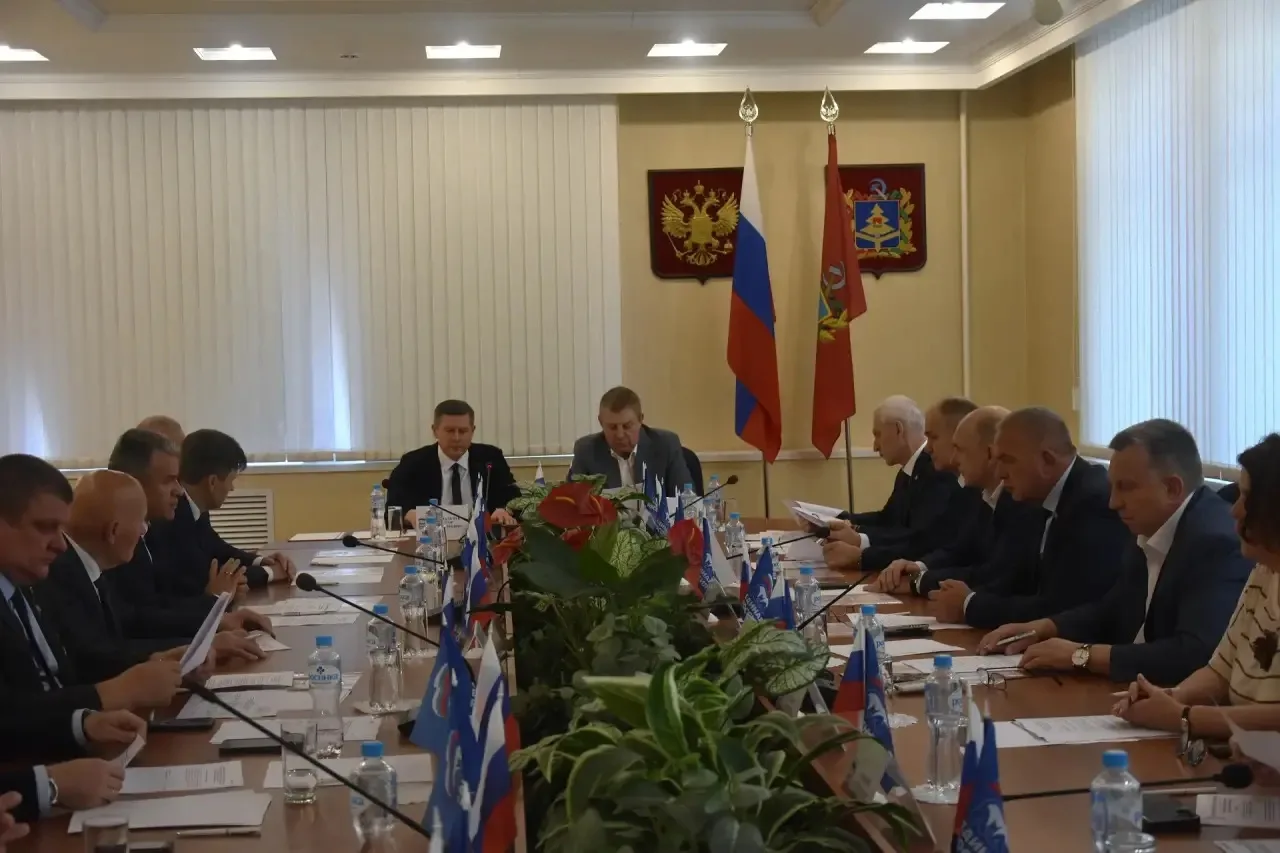 Сегодня провел заседание Президиума политсовета регионального отделения Партии. 

Основным вопросом 