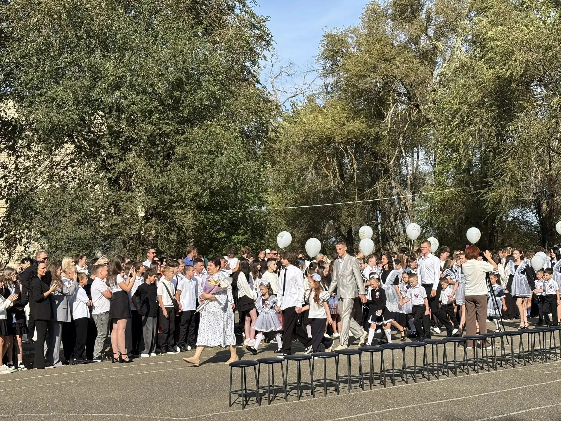Сегодня наша школа с радостью распахнула свои двери для любимых учеников, пригласив их ...