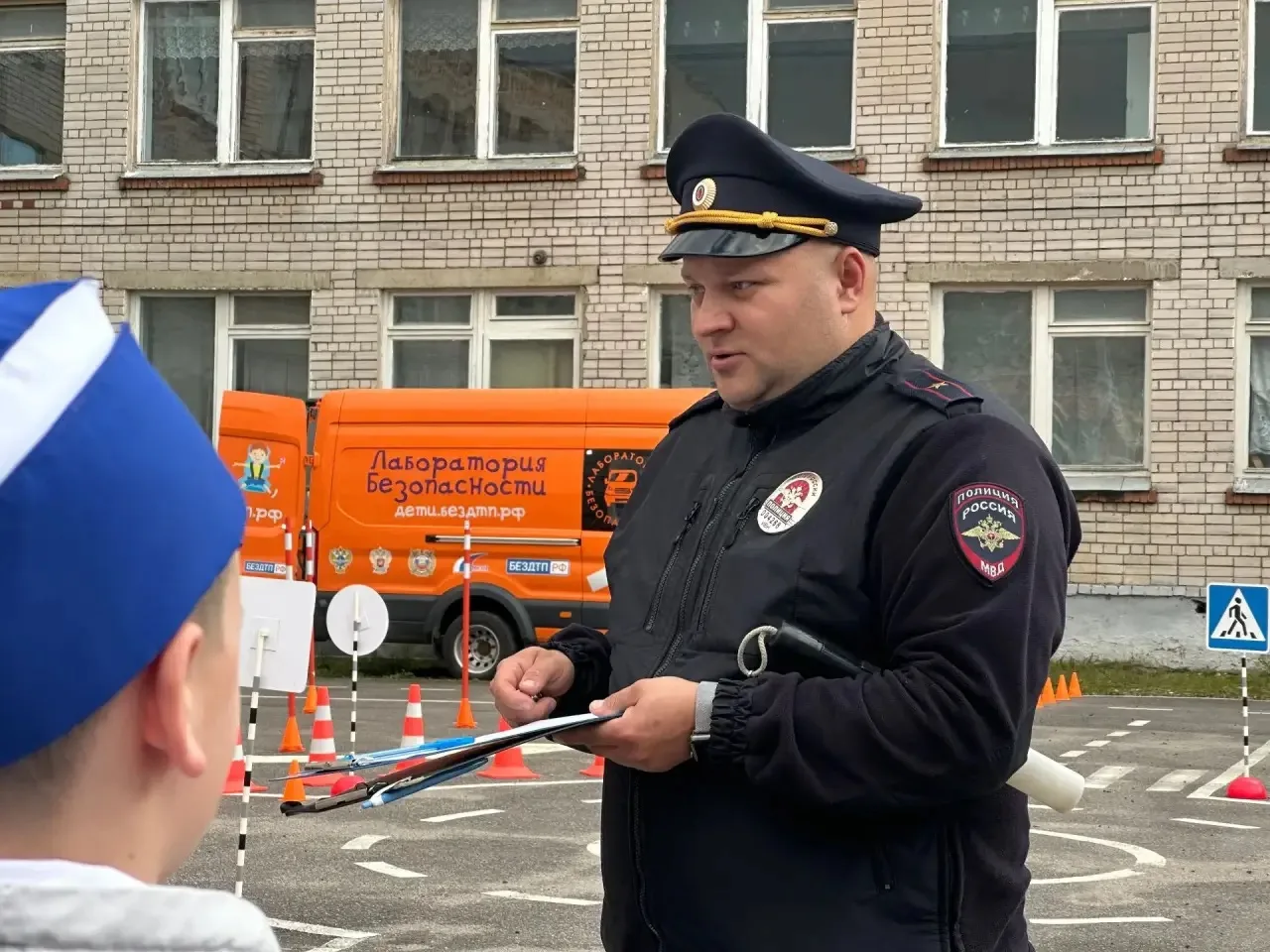🚴‍♂️💨 НАШИ — В ДЕЛЕ! Болеем за «Знатоков»!