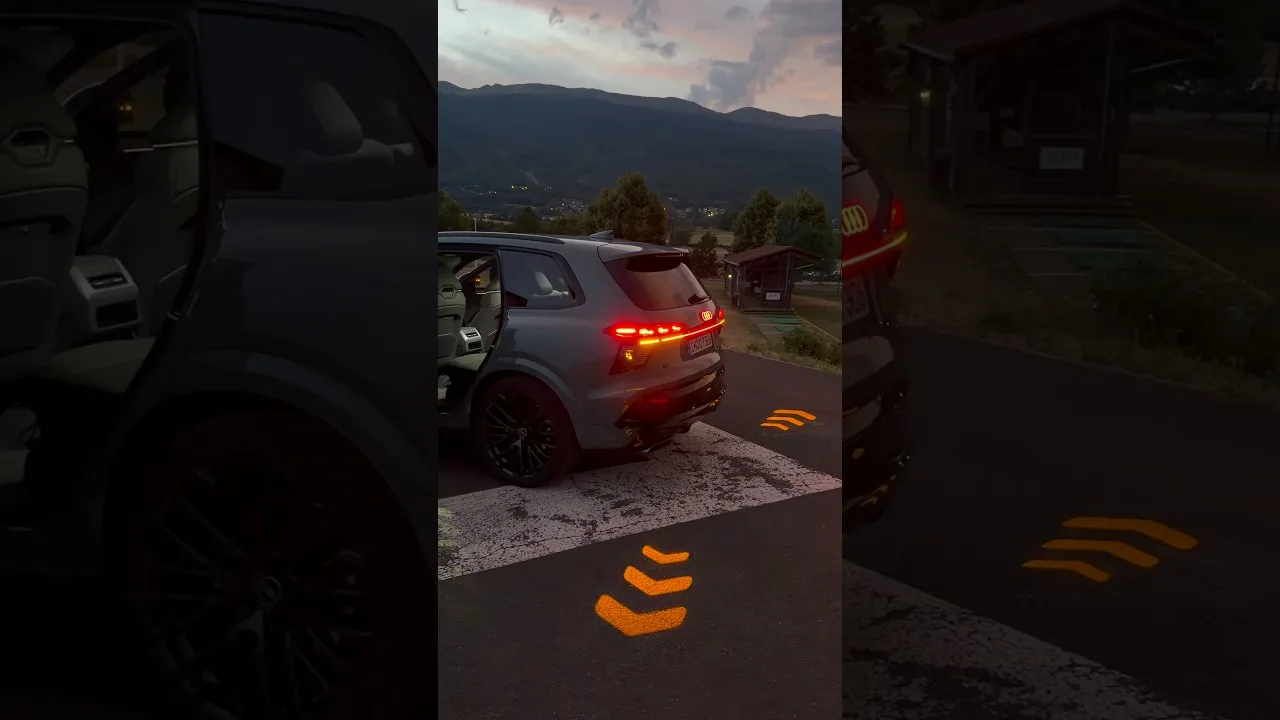 Audi Q7 рисует поворотник прямо на асфальте