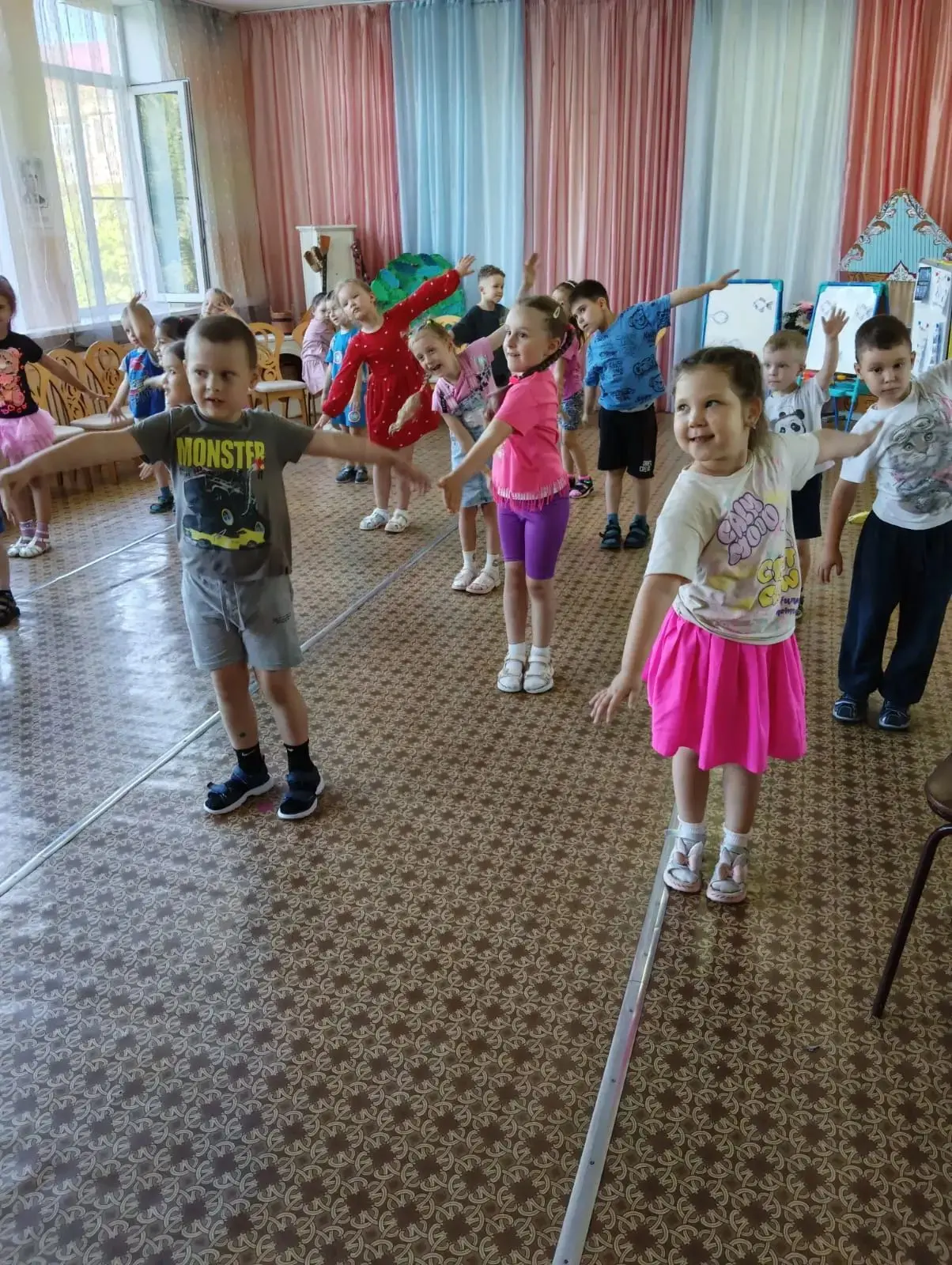 Веселый праздник Нептуна прошёл и в группах «Ромашка» и «Солнышко». Дошколята участвовали в различны