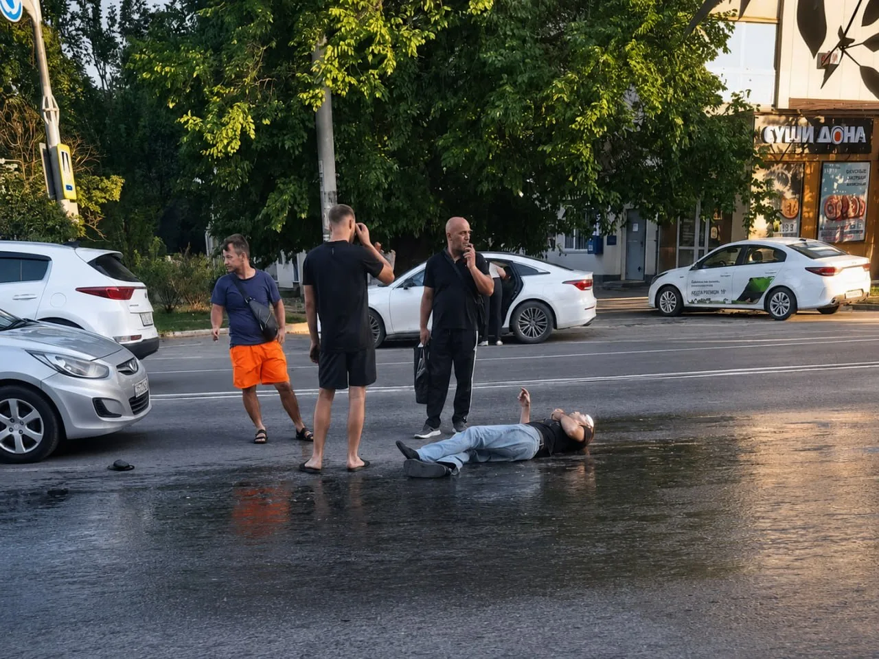 🚑🚶‍♂️ Сбили пешехода на Ленина у площади Страны Советов — к приезду скорой он уже встал

📍 ул. Ле