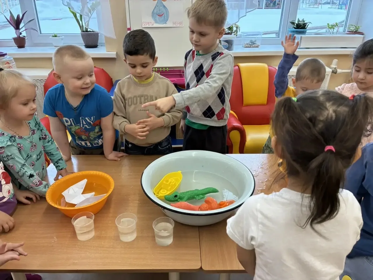 22 марта- Всемирный день воды. Сегодня дети группы «Почемучки» узнали о свойствах воды,...