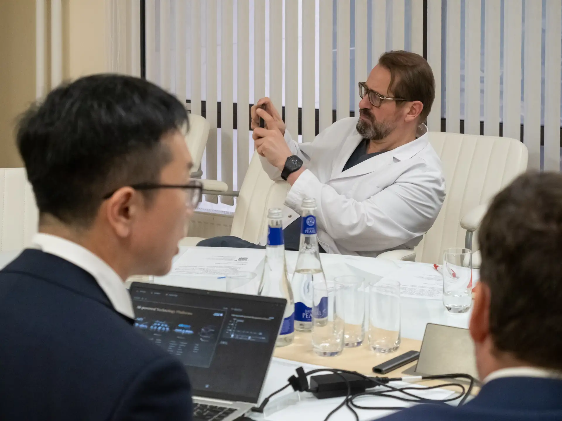 Новые горизонты нейрохирургии 💡🧠  23 апреля в Центре нейрохирургии прошла рабочая встреча с представ