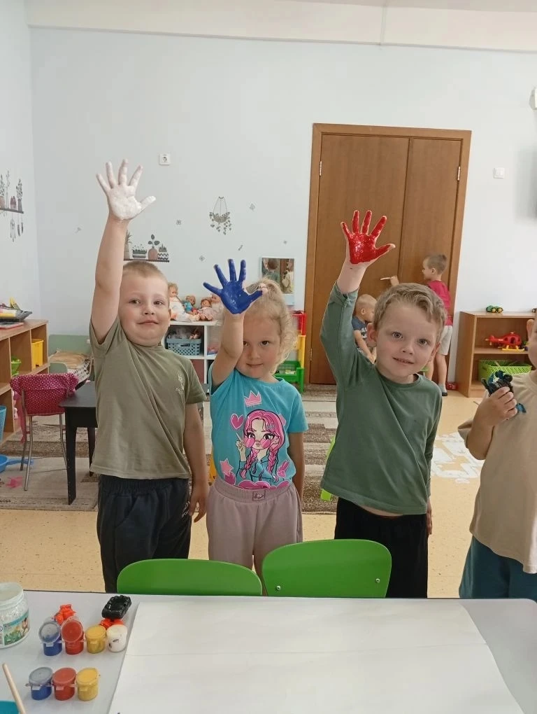 «У каждого человека есть семья, дом, любимый двор или улица. А ещё у всех нас есть большая Родина — 