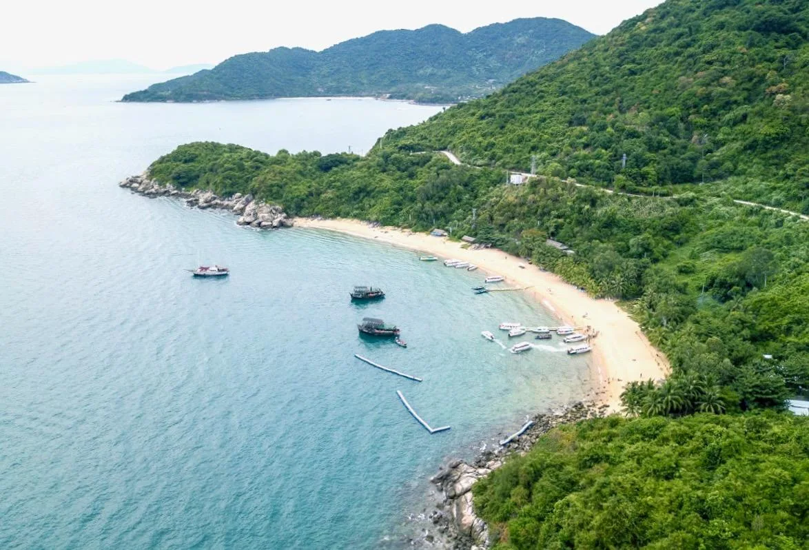 Острова Чам, Вьетнам 🇻🇳  🔹 Чам - архипелаг из 8 небольших островов в Южно-Китайском море во Вьетнаме