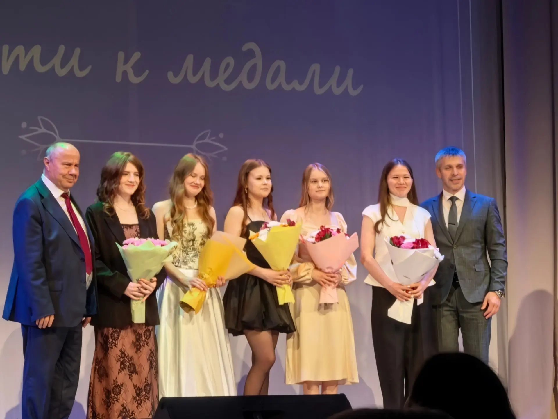 Дорогие наши девушки-медалистки! Ваши успехи — это не просто строчка в протоколе, это блеск в глазах