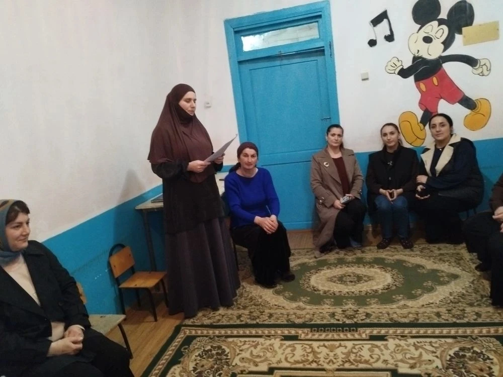 Воспитатели второй младшей группы Галимова Эльвира Шахларовна и Эмиргамзаева Одесса Энв...