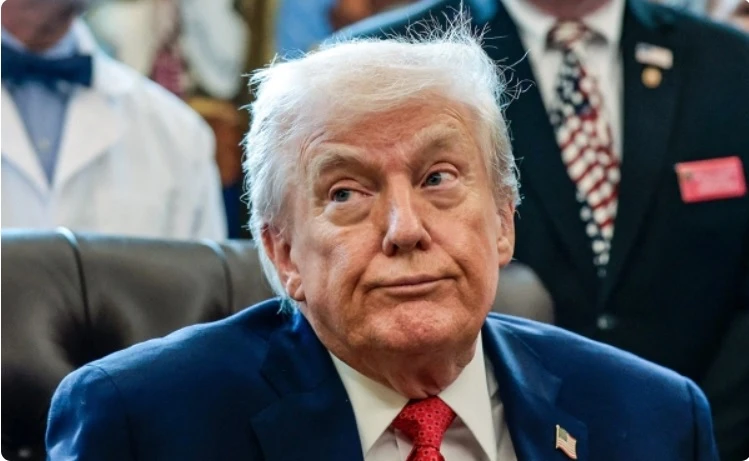 Дональд Трамп оказался в крайне двусмысленном и неудобном положении, которое он пытаетс...