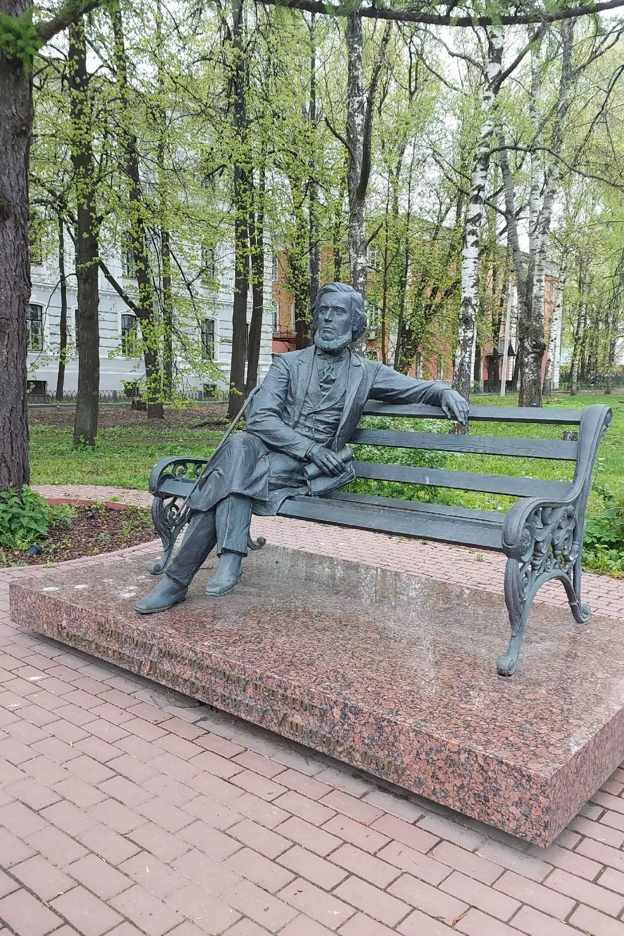 «Только личность может действовать на развитие и определение личности, только характером можно образ