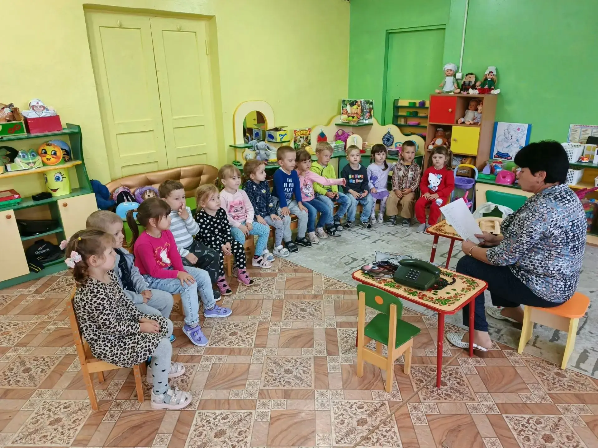 У меня зазвонил телефон.