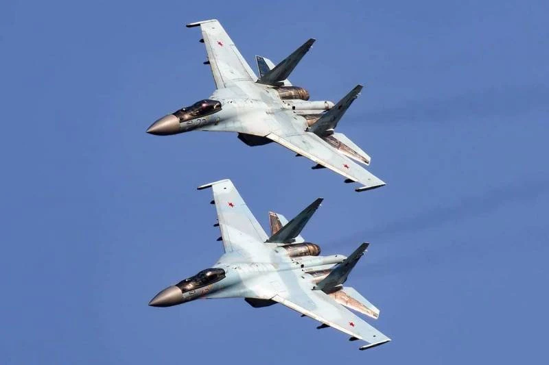 В Курской области столкнулись два российских истребителя Су-35С — сообщают СМИ и военкоры